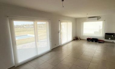 Casa en venta con renta - Barrio Santa Inés, Canning