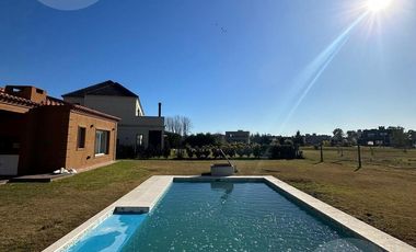 Casa en venta con renta - Barrio Santa Inés, Canning