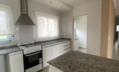 Casa en venta con renta - Barrio Santa Inés, Canning