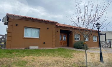 Casa en venta con renta - Barrio Santa Inés, Canning