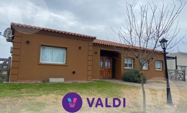 Casa en venta con renta - Barrio Santa Inés, Canning