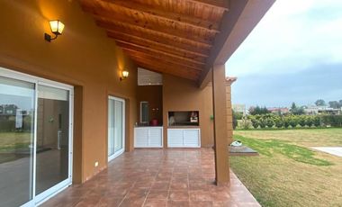 Casa en venta con renta - Barrio Santa Inés, Canning