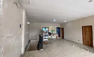 TEMPAT USAHA LUAS, PARKIRAN LUAS DAN STRATEGIS DI GEDONG KUNING