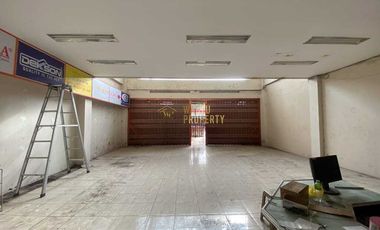 TEMPAT USAHA LUAS, PARKIRAN LUAS DAN STRATEGIS DI GEDONG KUNING