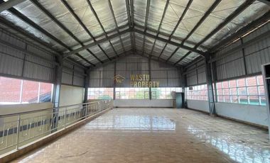 TEMPAT USAHA LUAS, PARKIRAN LUAS DAN STRATEGIS DI GEDONG KUNING