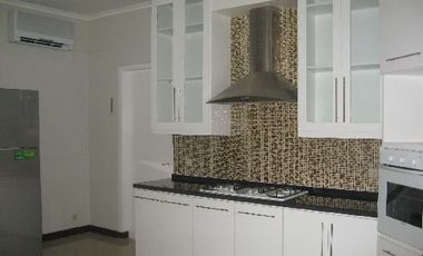 Siaga Raya 3G - Rumah Furnished Kolam Renang di Pejaten, Townhouse