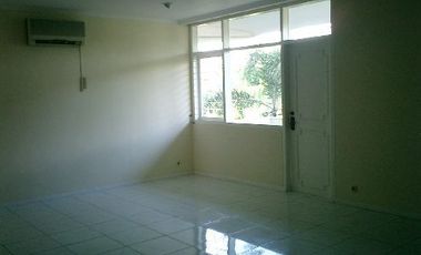 Siaga Raya 77E - Semi Furnished House At Compound Lembonghouse