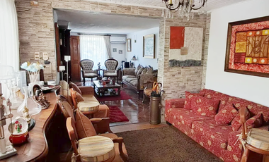 CASA REMODELADA VILLA SANTA CAROLINA 4 HABITACIONES 2 PISOS