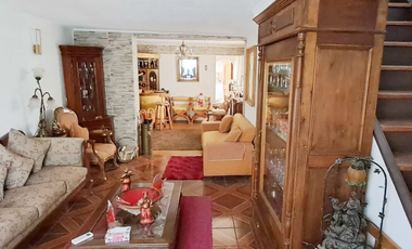 CASA REMODELADA VILLA SANTA CAROLINA 4 HABITACIONES 2 PISOS