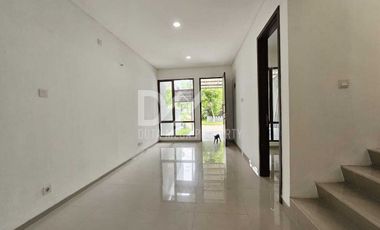 Dijual Cepat Rumah Cantik Kt.3 Siap Huni di Graha Raya