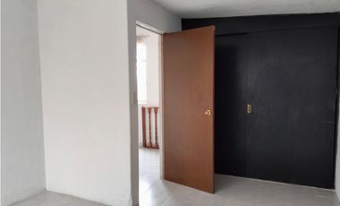 AMPLIO DEPARTAMENTO DE DOS NIVELES EN PASTORES