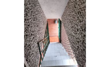 AMPLIO DEPARTAMENTO DE DOS NIVELES EN PASTORES