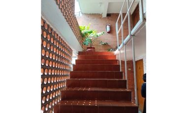 AMPLIO DEPARTAMENTO DE DOS NIVELES EN PASTORES