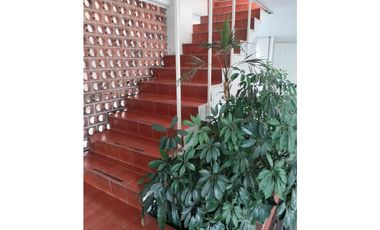 AMPLIO DEPARTAMENTO DE DOS NIVELES EN PASTORES