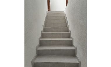 AMPLIO DEPARTAMENTO DE DOS NIVELES EN PASTORES