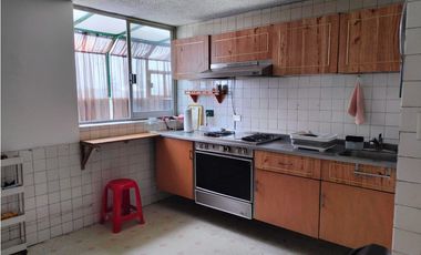 AMPLIO DEPARTAMENTO DE DOS NIVELES EN PASTORES