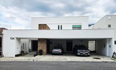 Casa en venta. Rincón de la Lomas, en Sierra Alta. Monterrey, N.L.