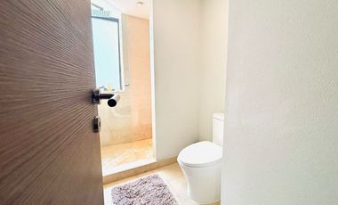 Venta departamento en Uniq Lomas con terraza