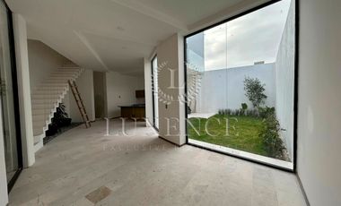 Casa en Venta en Fraccionamiento Los Frailes, San Juan Tilcuautla