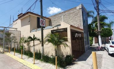 SE VENDE CASA EN ESQUINA EN PARQUE TLAQUEPAQUE