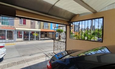 SE VENDE CASA EN ESQUINA EN PARQUE TLAQUEPAQUE
