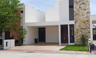 CASA EN RENTA MERIDA, CONKAL, PRIVADA BOTANICO, DISPONIBLE