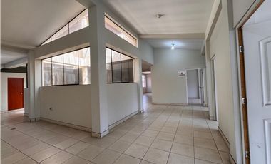 SE ALQUILA LOCAL EN HUARAZ