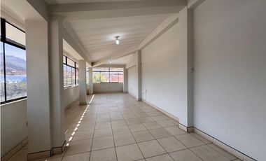 SE ALQUILA LOCAL EN HUARAZ