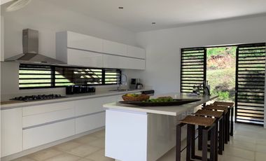 VENTA CASA DE ALTO PERFIL – EL PASO, GIRARDOT