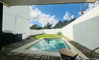 CASA EN VENTA CON PANELES SOLARES EN RESIDENCIAL ALEZA CONKAL.