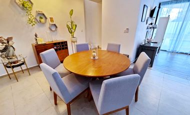 CASA EN VENTA CON PANELES SOLARES EN RESIDENCIAL ALEZA CONKAL.