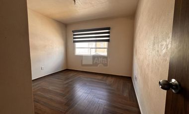 Casa en renta 3 recámaras frente a parque en Calimaya