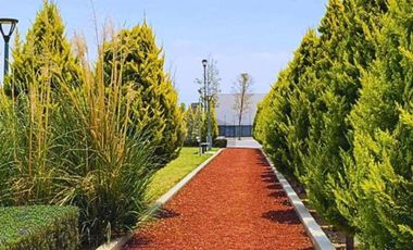 Casa en renta 3 recámaras frente a parque en Calimaya