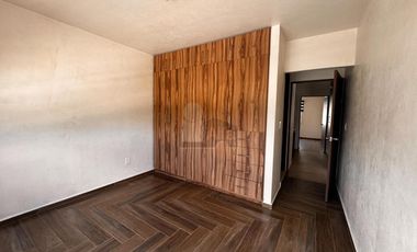 Casa en renta 3 recámaras frente a parque en Calimaya