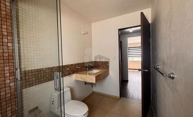 Casa en renta 3 recámaras frente a parque en Calimaya