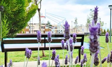 Casa en renta 3 recámaras frente a parque en Calimaya