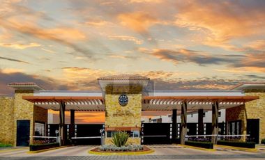 Casa en renta 3 recámaras frente a parque en Calimaya