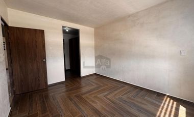 Casa en renta 3 recámaras frente a parque en Calimaya