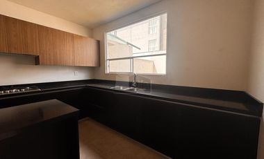 Casa en renta 3 recámaras frente a parque en Calimaya