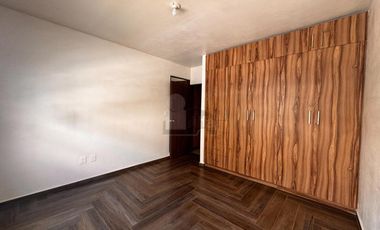 Casa en renta 3 recámaras frente a parque en Calimaya