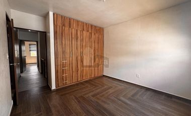 Casa en renta 3 recámaras frente a parque en Calimaya