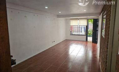 Casa en Venta en Papa Ceferino con Papa San Lino / Se vende Casa 3 Dormitorios 2 Baños con Estacionamiento