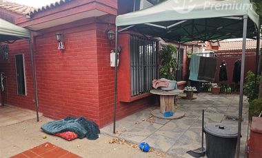 Casa en Venta en Papa Ceferino con Papa San Lino / Se vende Casa 3 Dormitorios 2 Baños con Estacionamiento