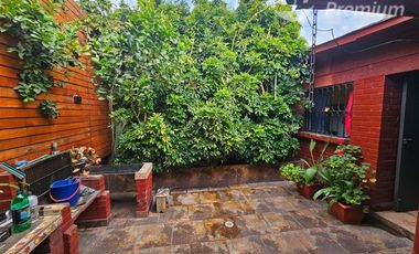 Casa en Venta en Papa Ceferino con Papa San Lino / Se vende Casa 3 Dormitorios 2 Baños con Estacionamiento