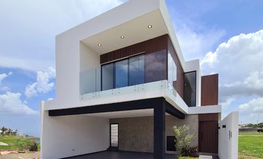 Casa en Venta en Punto Lomas / 4 recámaras