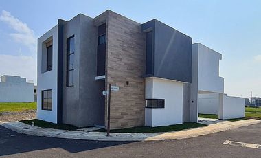 Casa en Venta En Lomas de la Rioja / amplio jardín