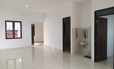 Disewakan/Dikontrakan rumah dengan lokasi sangat strategis