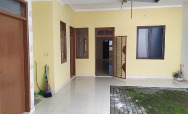 Disewakan/Dikontrakan rumah dengan lokasi sangat strategis