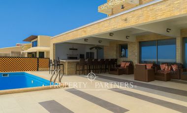 Espectacular casa en Hornitos con piscina y vista al mar