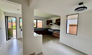 CASA EN RENTA EN SATÉLITE